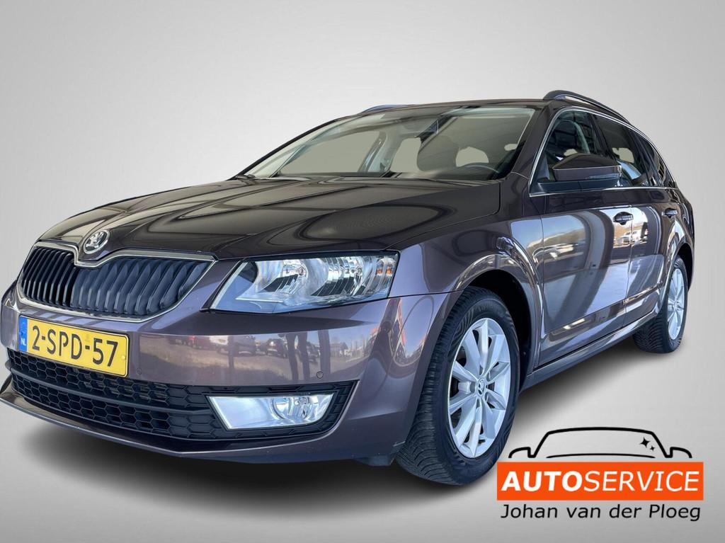 Skoda Octavia Combi 1.2 TSI Greentech Ambition Automaat, Euro 5, Gebruikt, 4 cilinders, Bruin