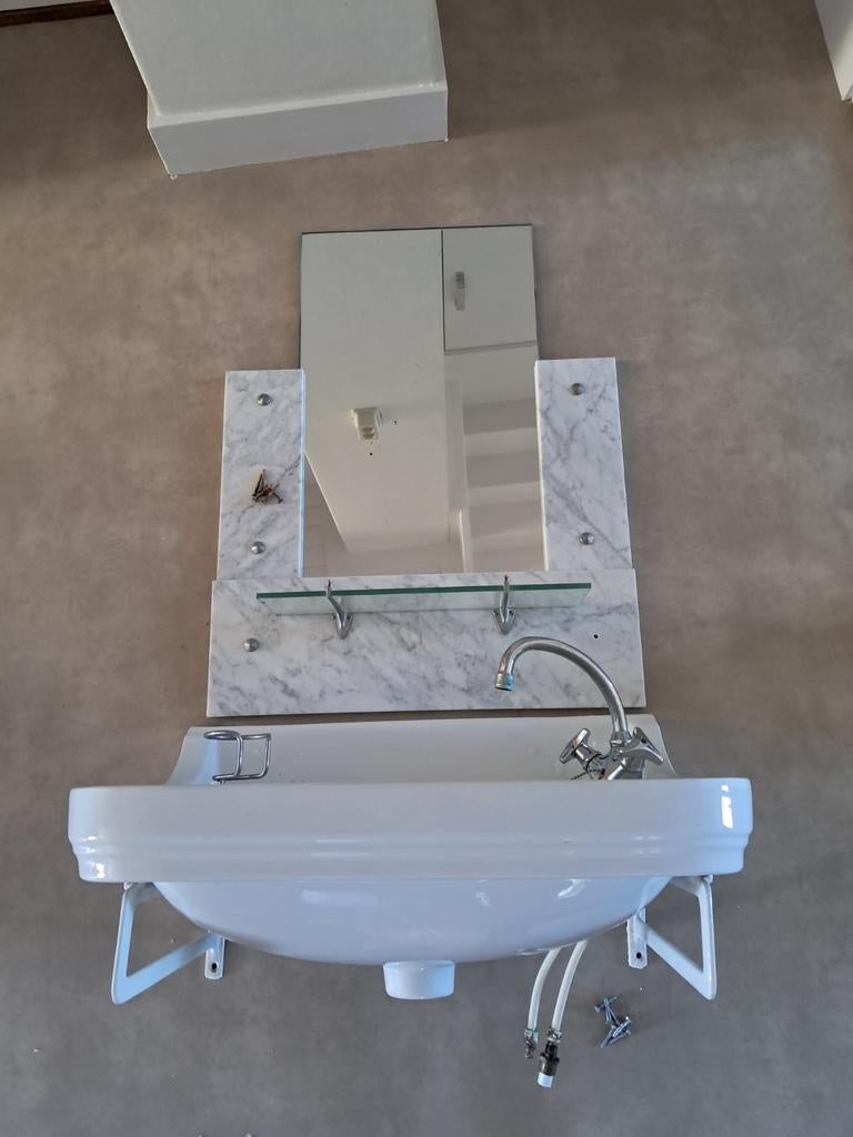 Wastafel met marmeren spiegel en glazen plankje, Ophalen, Gebruikt, Glas, Wastafel