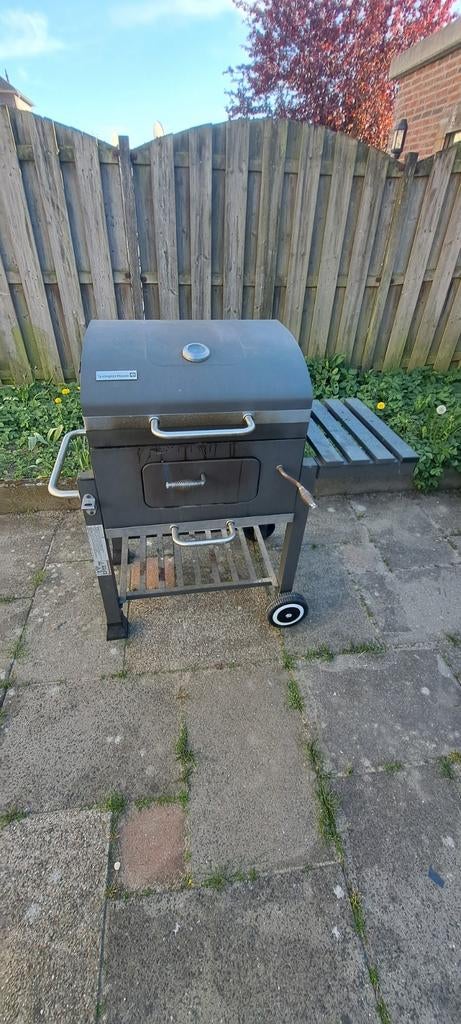 Gebruikte barbecue met zijtafel en wielen, Tuin en Terras, Barbecue-accessoires, Gebruikt, Ophalen of Verzenden