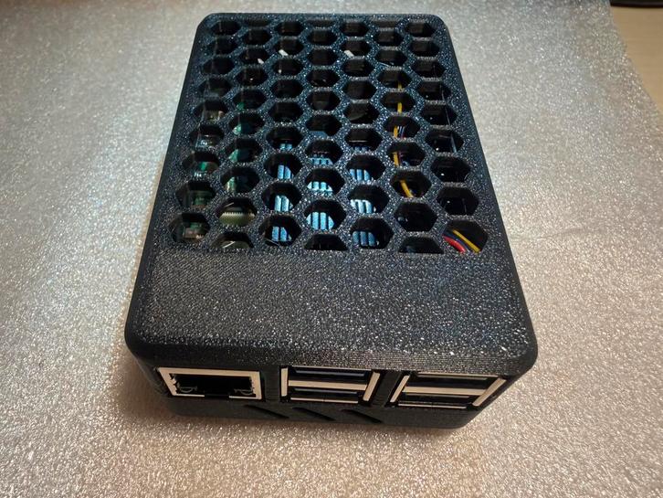 Raspberry Pi 5 8GB set met Pironman NVMe‑HAT en voeding, Hobby en Vrije tijd, Elektronica-componenten, Nieuw, Ophalen of Verzenden