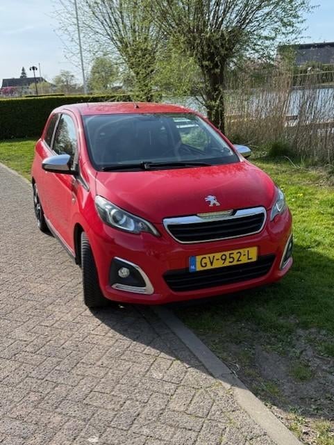 Peugeot 108 1.2 12V VTI 82PK 3DR 2015 Rood, Auto's, Voorwielaandrijving, Stof, 1199 cc, 840 kg