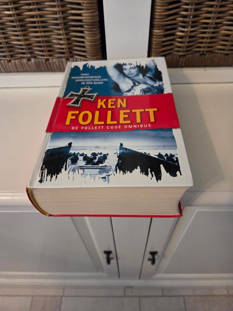 Ken Follett - Follett code omnibus, Ophalen of Verzenden, Gelezen