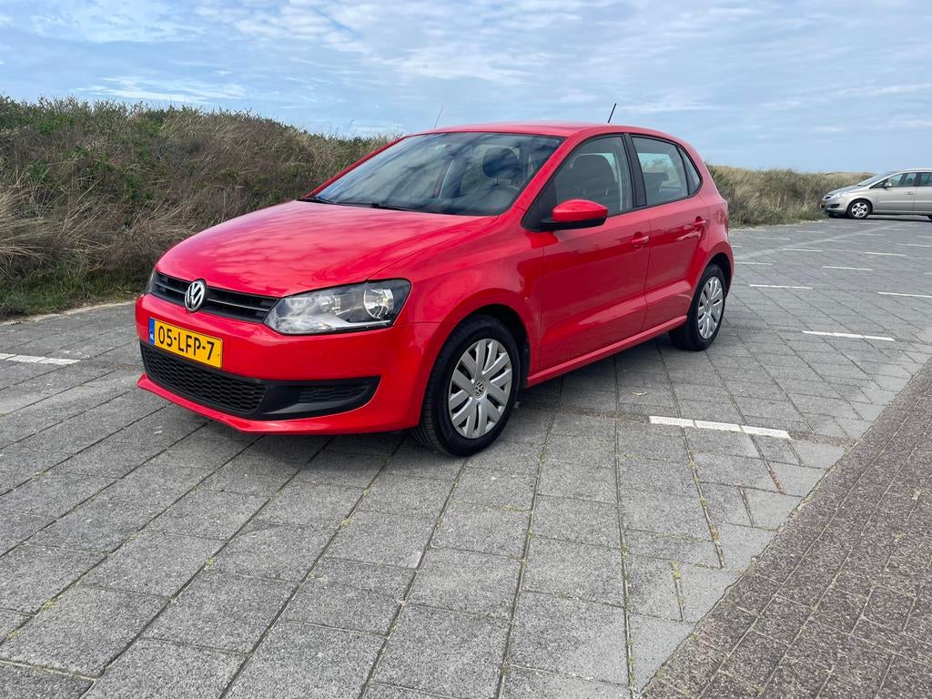 Volkswagen Polo 1.2 51KW 2010 Rood, Auto's, Voorwielaandrijving, 967 kg, 1198 cc, Origineel Nederlands