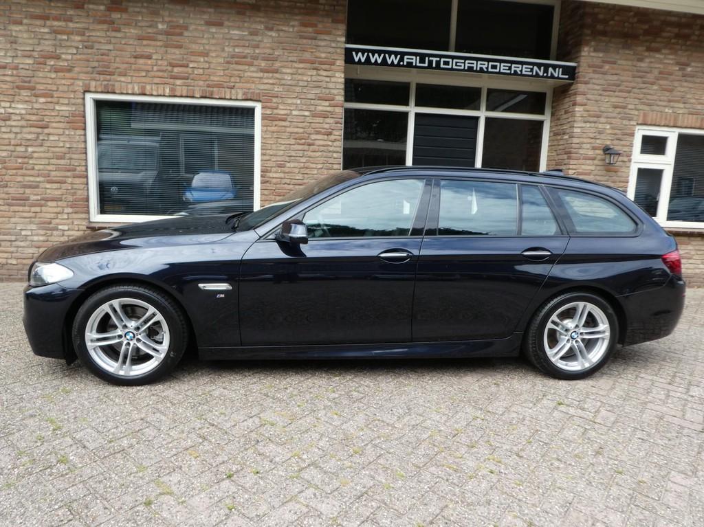 BMW 5-serie Touring 520i Executive Automaat / Leder / Navi /, Auto's, Automaat, Gebruikt, 4 cilinders, 2000 kg