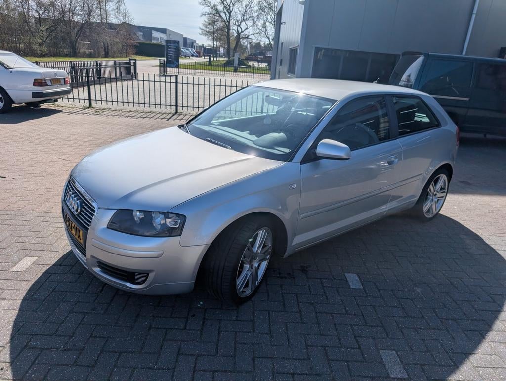 Audi A3 2.0 110KW AUT 3D 2005 Grijs, Auto's, Audi, 1280 kg, 4 cilinders, 1984 cc, Origineel Nederlands