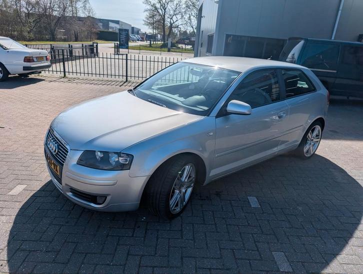 Audi A3 2.0 110KW AUT 3D 2005 Grijs, Auto's, Audi, Bedrijf, A3, Benzine, D, Hatchback, Automaat, Origineel Nederlands, Zilver of Grijs