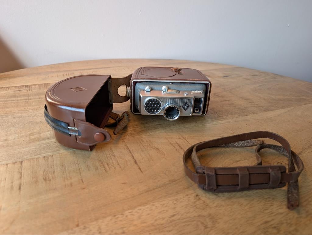Agfa 8mm filmcamera met originele leren tas en draagriem, Ophalen of Verzenden, Compact, Overige Merken