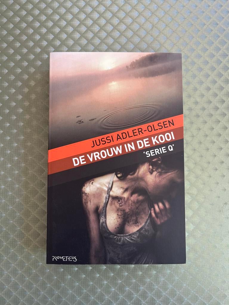 Jussi Adler-Olsen Serie Q: De Vrouw in de Kooi, De Fazantenm, Ophalen of Verzenden, Zo goed als nieuw