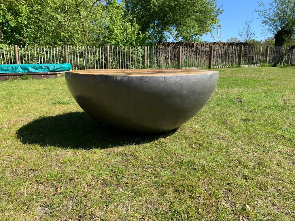 Industriële salontafel (halve bol), Ophalen, 100 tot 150 cm, 50 tot 100 cm, Zo goed als nieuw