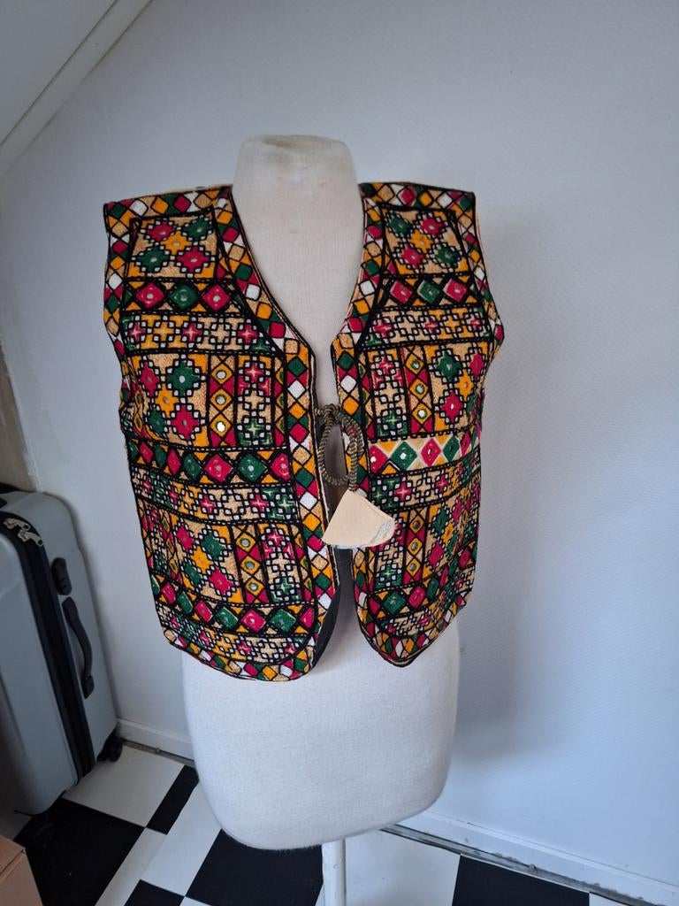 Kleurrijk geborduurd vestje met spiegeltjes, Maat 38/40 (M), Overige kleuren, Ophalen of Verzenden, Onbekend