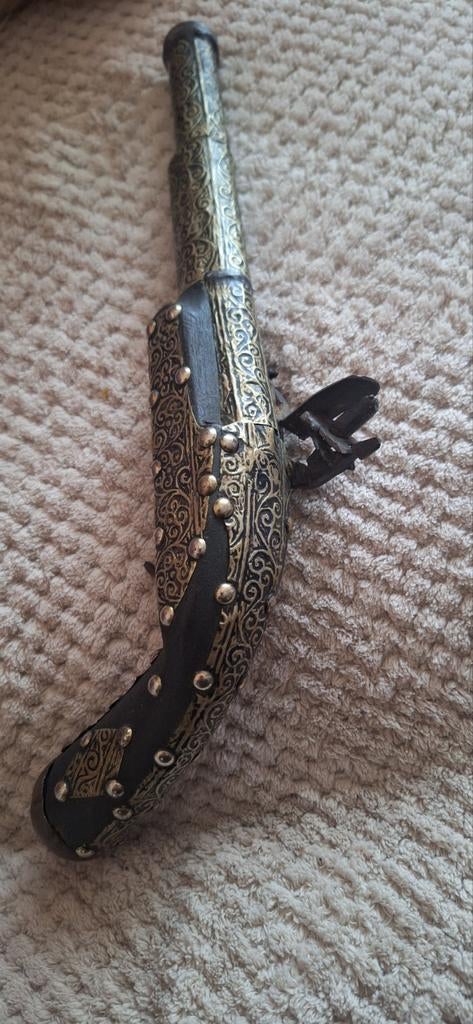 Oude musket pistool, Ophalen