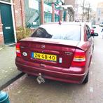 Opel Astra 1.6 I 16V SDN 1999 Rood, Auto's, Opel, Stof, Zwart, 4 cilinders, 100 pk