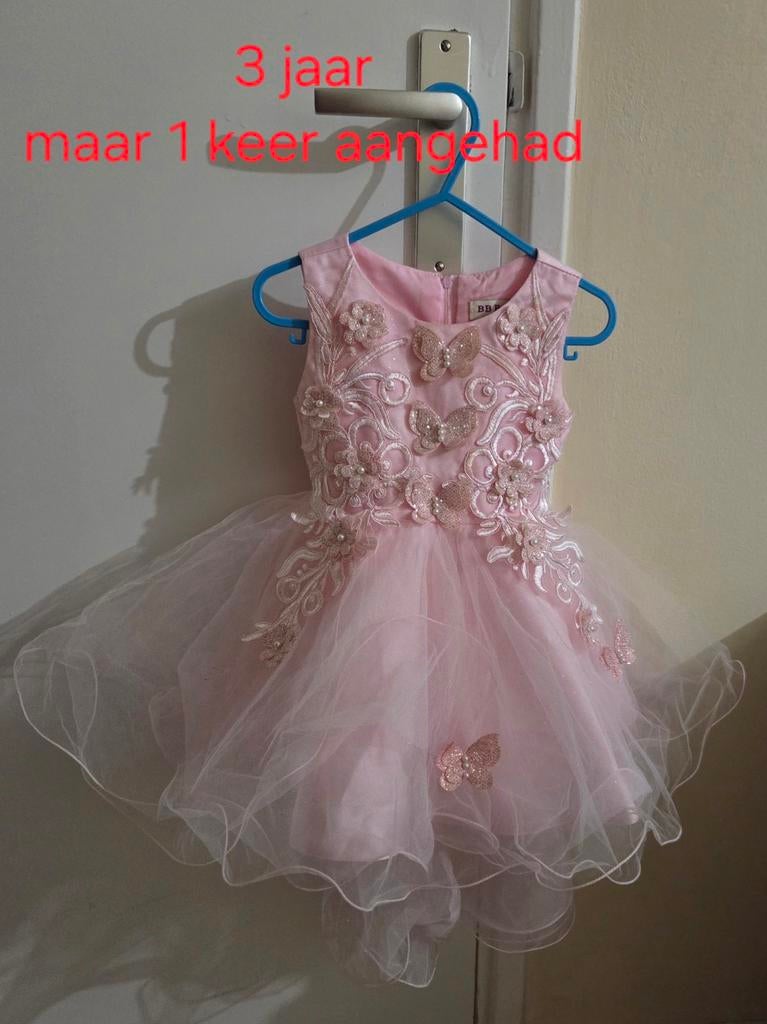 Prachtige roze jurk met vlinders voor 3-jarigen, Kleding | Dames, Gelegenheidskleding, Overige typen, Ophalen of Verzenden, Roze