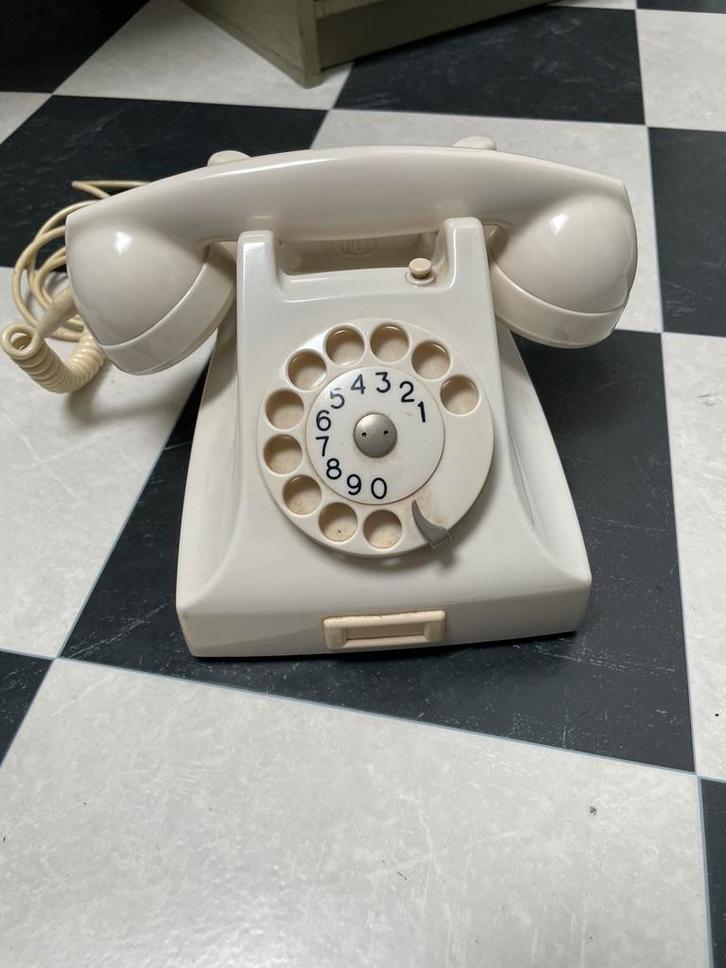 Oude PTT bakeliet telefoon - Vintage draaischijf, Telecommunicatie, Vaste telefoons | Handsets en Draadloos, Gebruikt, Ophalen