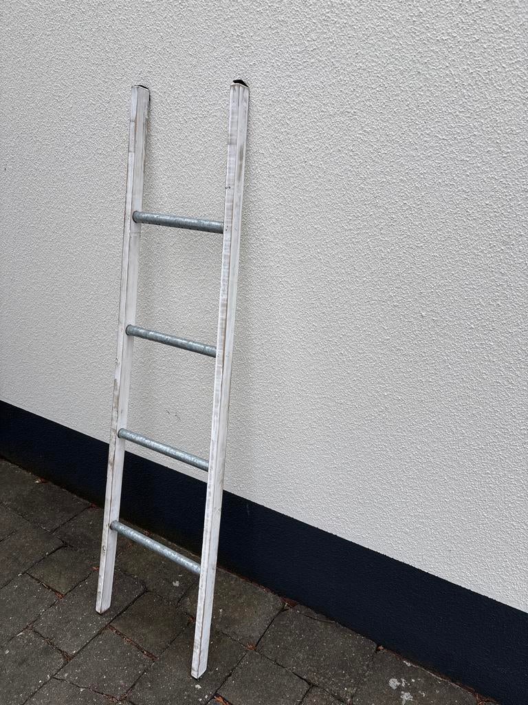 Decoratieve ladder wit met metalen sporten, Ophalen, Gebruikt