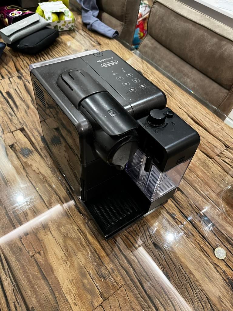 Nespresso DeLonghi Lattissima Touch Koffiemachine incl extra, Ophalen of Verzenden, Zo goed als nieuw