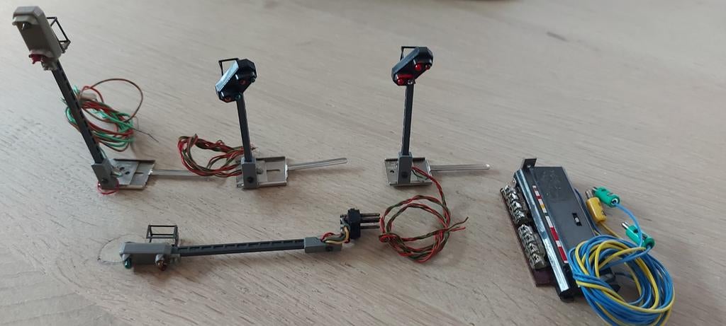 2 Märklin daglichthoofdseinen, 2 daglichtvoorseinen seinmodu, Hobby en Vrije tijd, Modeltreinen | H0, Ophalen of Verzenden, Wisselstroom
