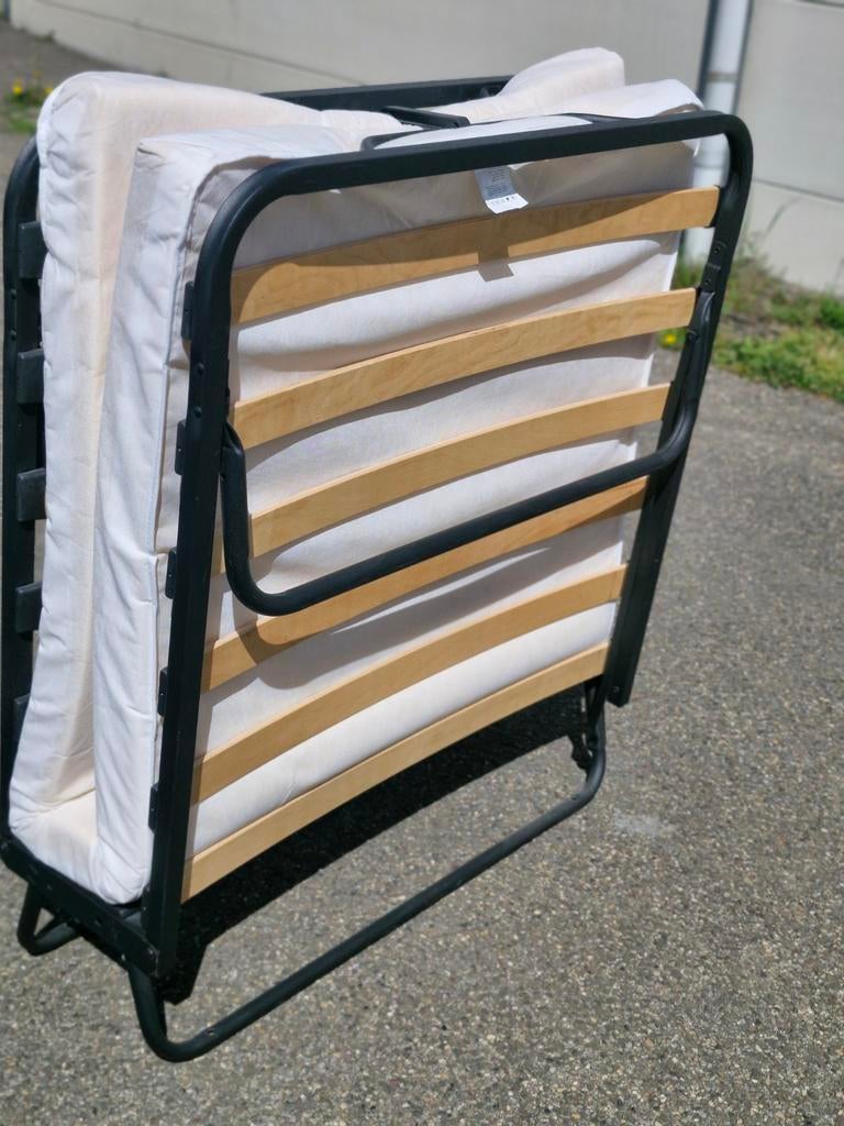 Opvouwbaar bed met matras opklapbed logeerbed, Ophalen of Verzenden, Zo goed als nieuw, Eenpersoons, 90 cm
