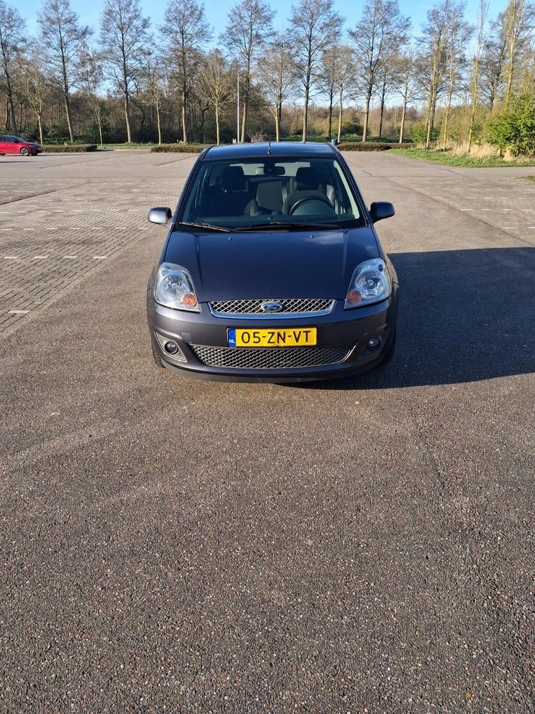 Ford Fiësta 1.3 8V 5DR 2008 Grijs, Auto's, 1299 cc, 40 €/maand, 4 cilinders, Origineel Nederlands