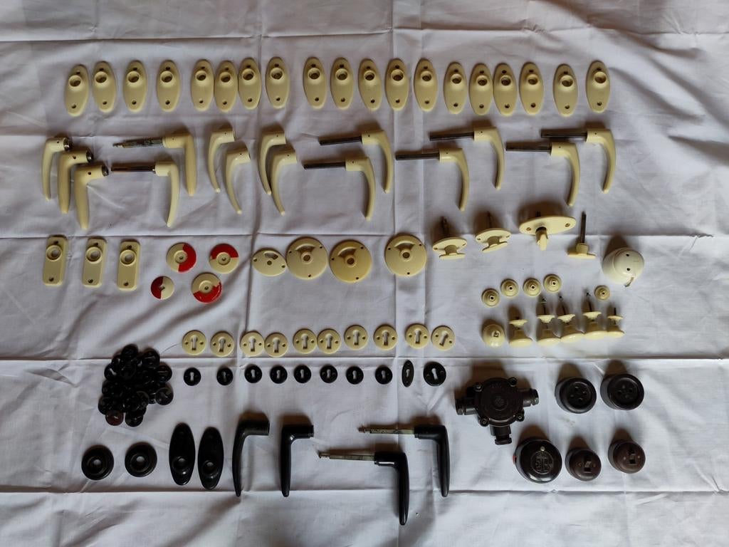 Verzameling bakeliet deurbeslag, Ophalen of Verzenden