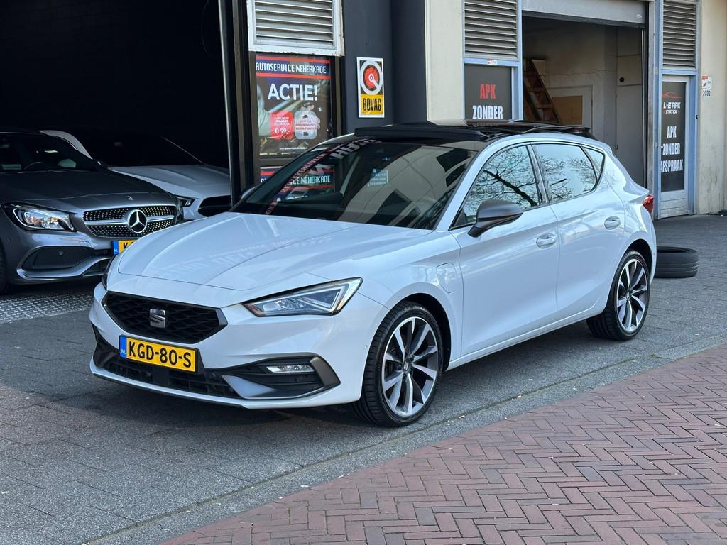 Seat LEON 1.4 TSI eHybrid PHEV FR Virtual Pano Sfeerverlicht, Auto's, Seat, Stof, Gebruikt, Euro 6, 150 pk