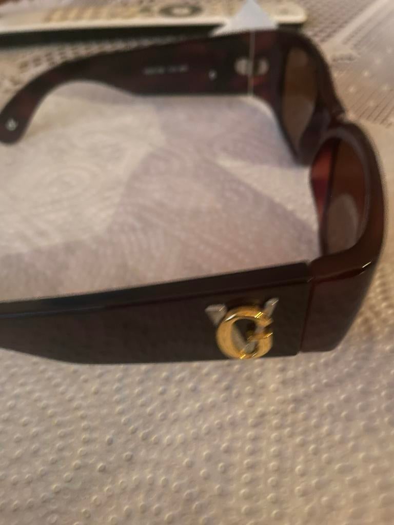 Gianni Versaces vinted zonnebril bruine glazen, Sieraden, Tassen en Uiterlijk, Zonnebrillen en Brillen | Dames, Zonnebril, Bruin