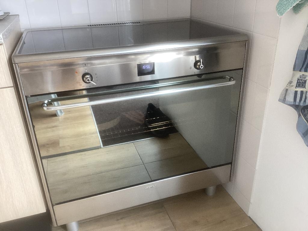 SMEG elektrisch Fornuis, Witgoed en Apparatuur, Fornuizen, Zo goed als nieuw, Vrijstaand, Elektrisch, 4 kookzones, 85 tot 90 cm