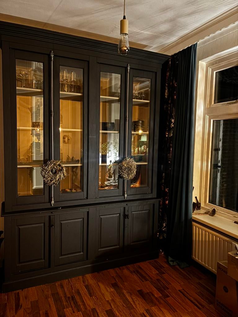 Zwarte hoge buffetkast te koop, Ophalen, 200 cm of meer, 150 tot 200 cm, Zo goed als nieuw