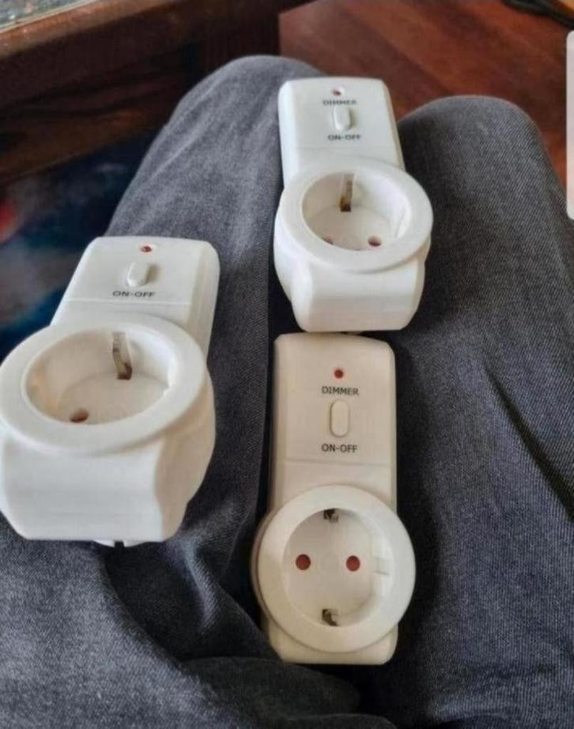 Drie stopcontacten helaas geen afstandsbediening bij bieden, Ophalen of Verzenden, Gebruikt