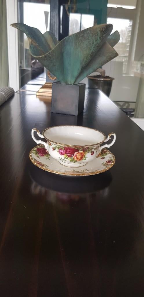 Royal Albert Old Country Roses Soepkom met Schotel, Ophalen of Verzenden, Zo goed als nieuw, Overige stijlen, Kop(pen) en/of Schotel(s)