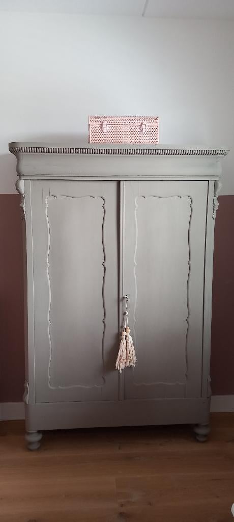 Antieke kleding kast met nachtkastje, Ophalen