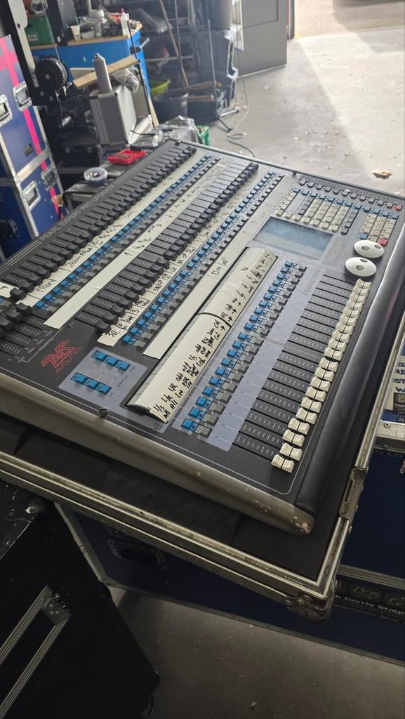 2x Avolites Pearl Expert lichttafel voor spare parts., Ophalen of Verzenden, Minder dan 5 kanalen