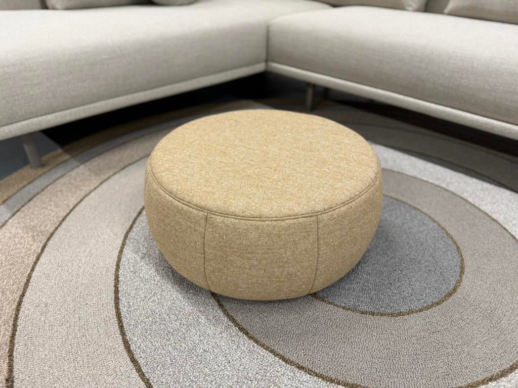 Nieuw Design on Stock Barrell 60 Bardal Sahara Stof Poef, Huis en Inrichting, Banken | Voetenbanken en Poefen, Rond, Ophalen of Verzenden