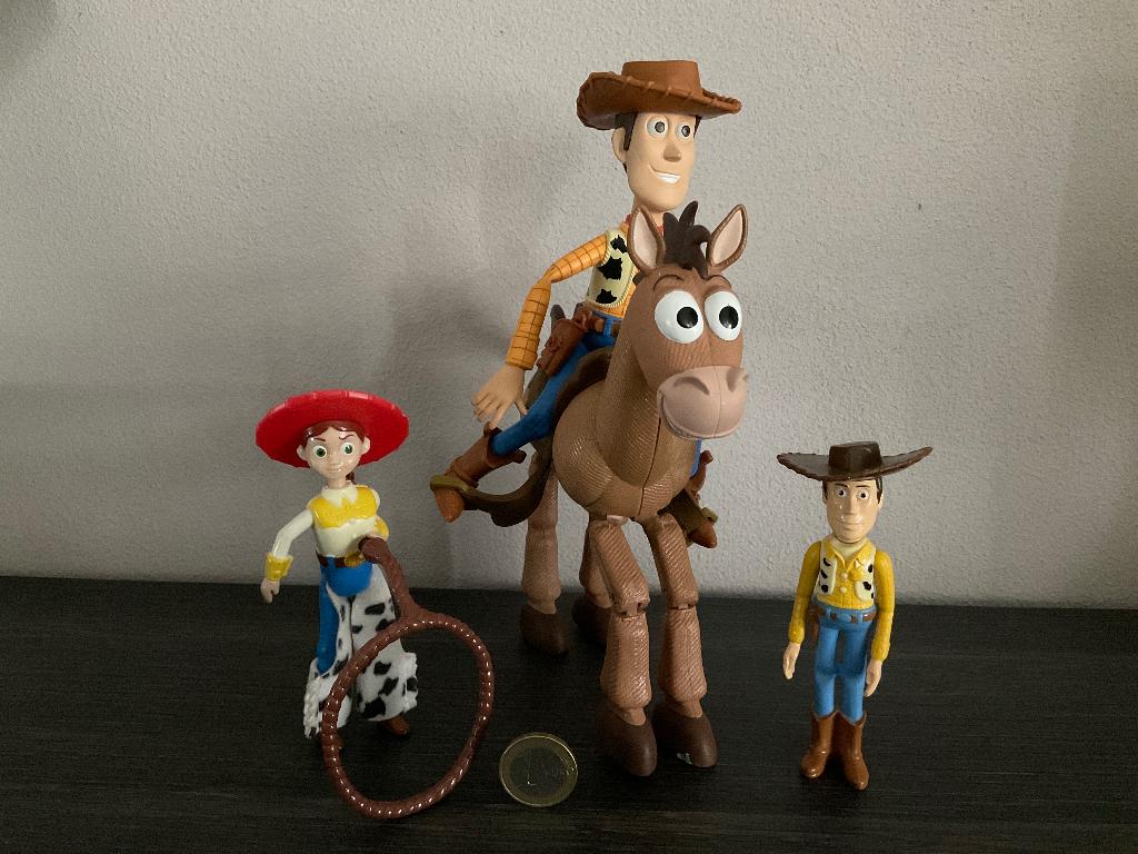 Disney Pixar Toy Story Woody and Bullseye + 2 extra, Verzamelen, Disney, Ophalen, Overige figuren, Zo goed als nieuw, Beeldje of Figuurtje