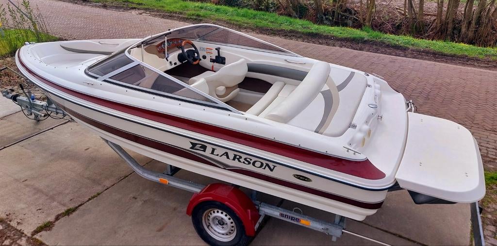 Zeer mooie Larson 180 Bowrider BJ2006 met 4.3 V6 en Trailer, Watersport en Boten, Ophalen, Binnenboordmotor, 120 tot 200 pk, Zo goed als nieuw