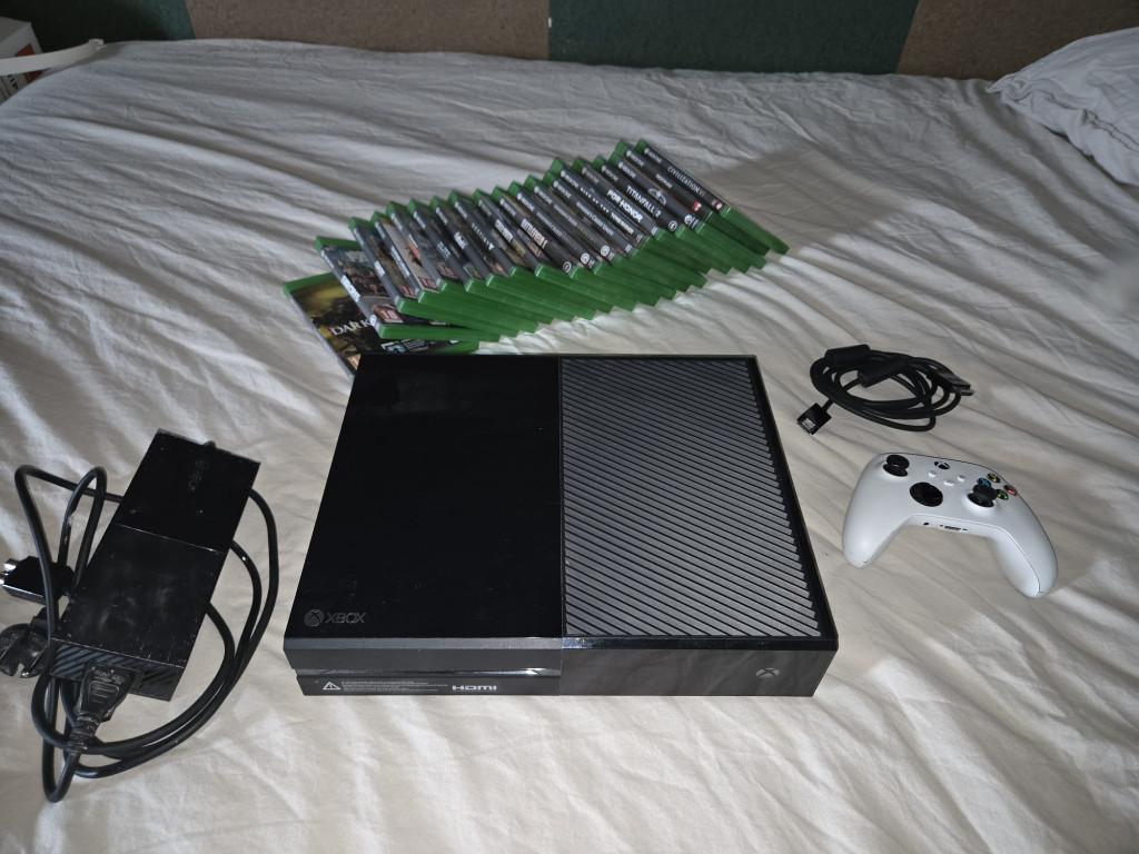 Gebruikte X-box One met 19 games te koop, Spelcomputers en Games, Spelcomputers | Xbox One, Xbox One, Ophalen of Verzenden, Met 1 controller