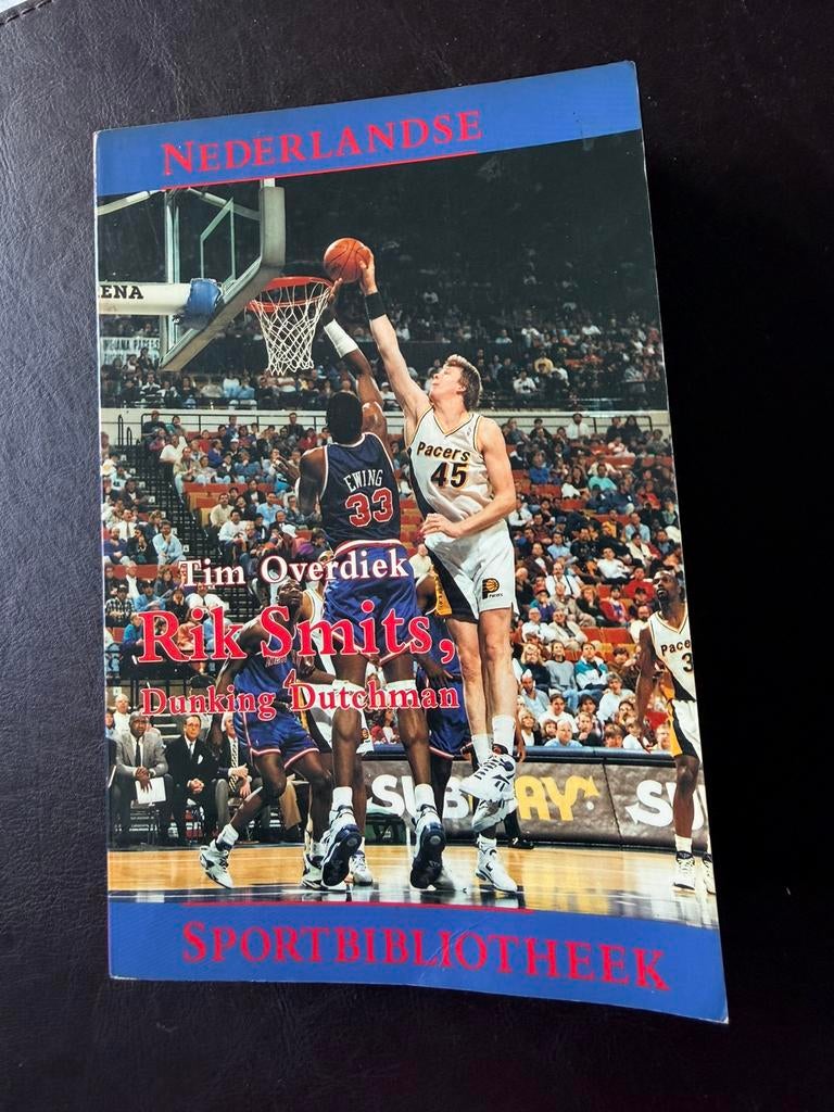 Gesigneerde boek Rik Smits dunking dutchman., Ophalen, Zo goed als nieuw, Ring, Bord of Paal