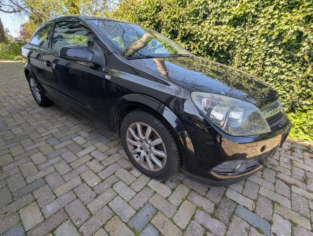 Opel Astra 1.6 16V GTC 85KW 2008 Zwart, Auto's, Opel, Voorwielaandrijving, 15 km/l, 625 kg, 4 cilinders