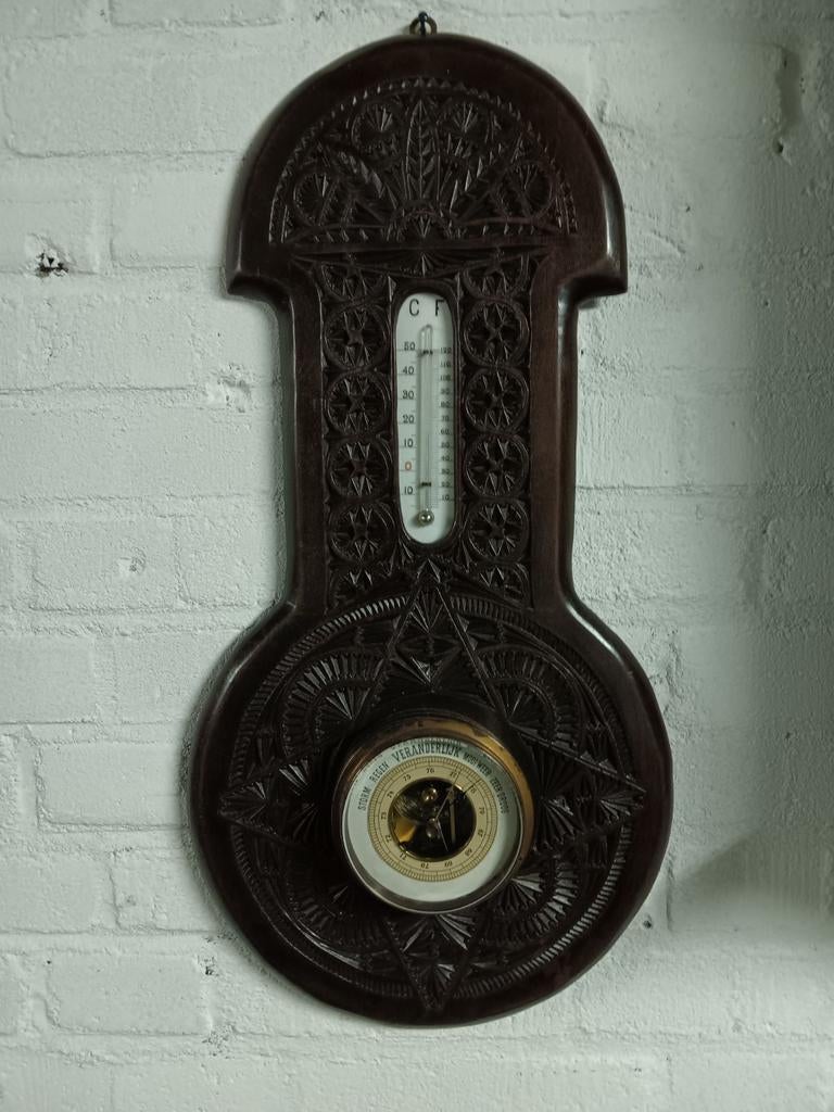 Antieke barometer met friese kerfsnede, Ophalen
