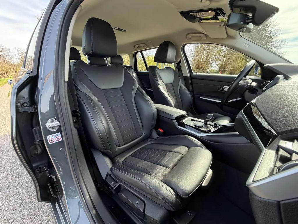 BMW 3 Serie Touring 330i High Executive / Autom € 28.888,0, Auto's, BMW, Automaat, 1998 cc, Gebruikt, 4 cilinders