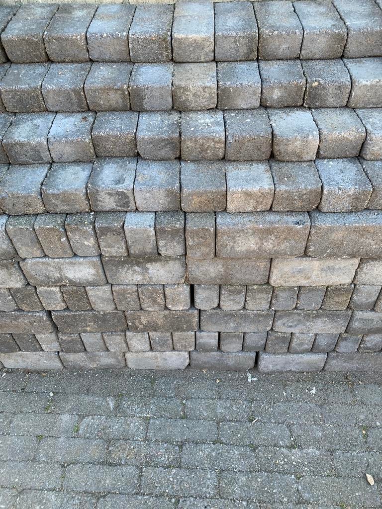 Gratis Blauwe waaltjes, Tuin en Terras, Gebruikt, Klinkers, Beton, 5 tot 10 m²