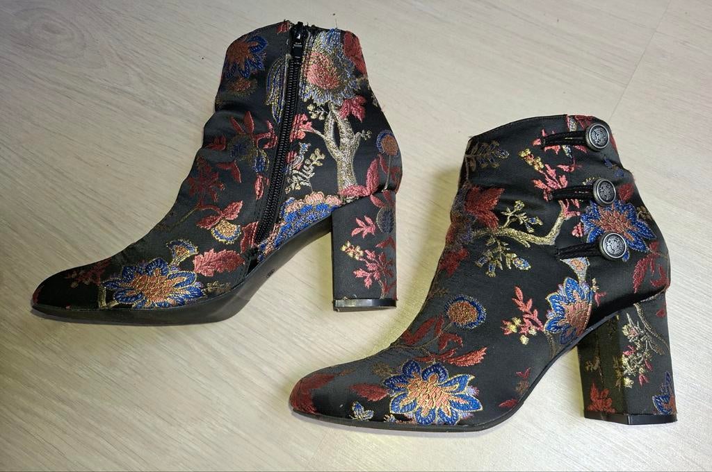 La Strada enkellaarsjes met borduursels mt 38 - Z.G.A.N., Kleding | Dames, Schoenen, Zwart, Lage of Enkellaarzen, Ophalen of Verzenden