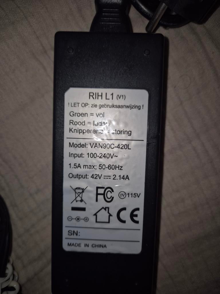 RIH L1 (V1) Oplader - Model VAN90C-420L, Fietsen en Brommers, Elektrische fietsen, Ophalen of Verzenden, Zo goed als nieuw