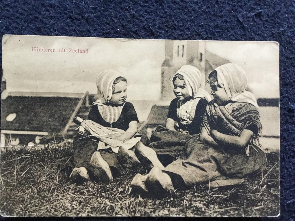 Oude Ansichtkaart: Kinderen klederdracht Zeeland (1910), Verzamelen, Ophalen of Verzenden, Voor 1920, Gelopen, Zeeland