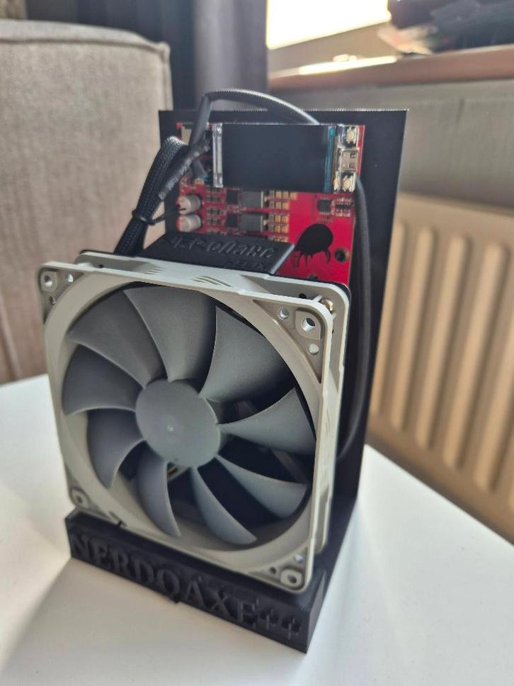 NerdQaxe++ bitcoin miner, Computers en Software, Servers, Zo goed als nieuw, Onbekend, Ophalen of Verzenden