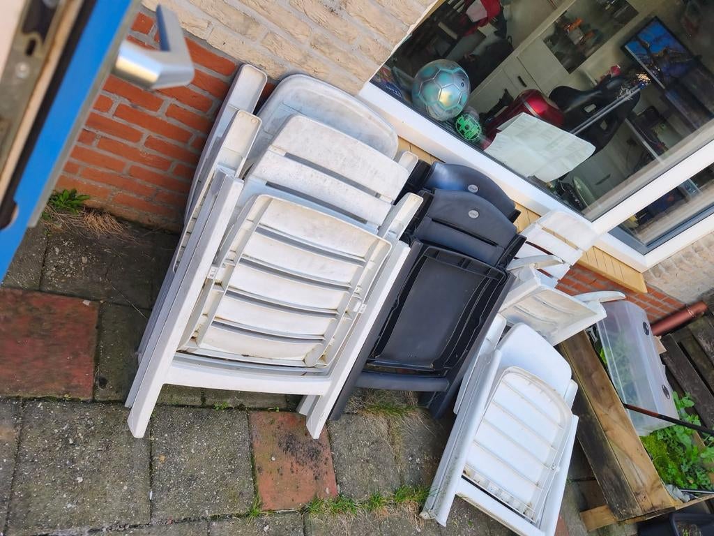 Gratis tuinstoelen, wit en zwart, Ophalen, Gebruikt, Kunststof