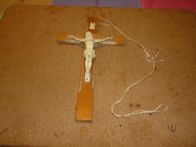 2 Mooie kruisjes met Jezus erop en zijn in goede staat, Antiek en Kunst, Ophalen of Verzenden
