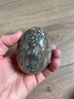 Mooi stuk steen decoratief ei van marmer of gesteente grijs, Verzamelen, Ophalen of Verzenden