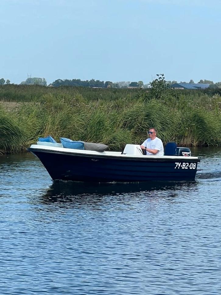 leuke familie sloep, Watersport en Boten, Sloepen, Gebruikt, 10 tot 30 pk, 3 tot 6 meter, Buitenboordmotor, Benzine, Polyester