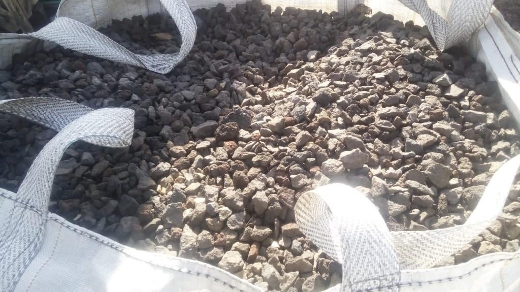 Lava split rood/bruin 16-32 mm 1 kuub/1200 kg, Ophalen, Zo goed als nieuw, Bruin, Split